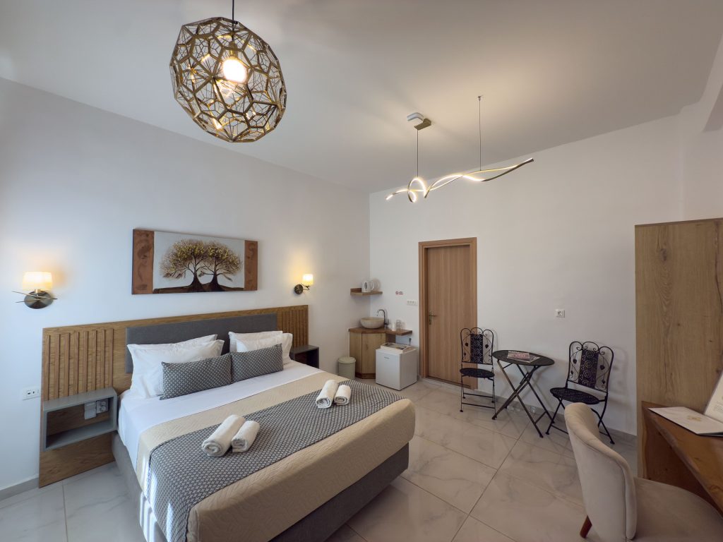 Deluxe Hotel & Suites
