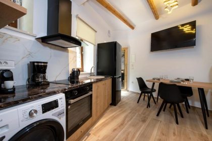 Deluxe Hotels Maisonette